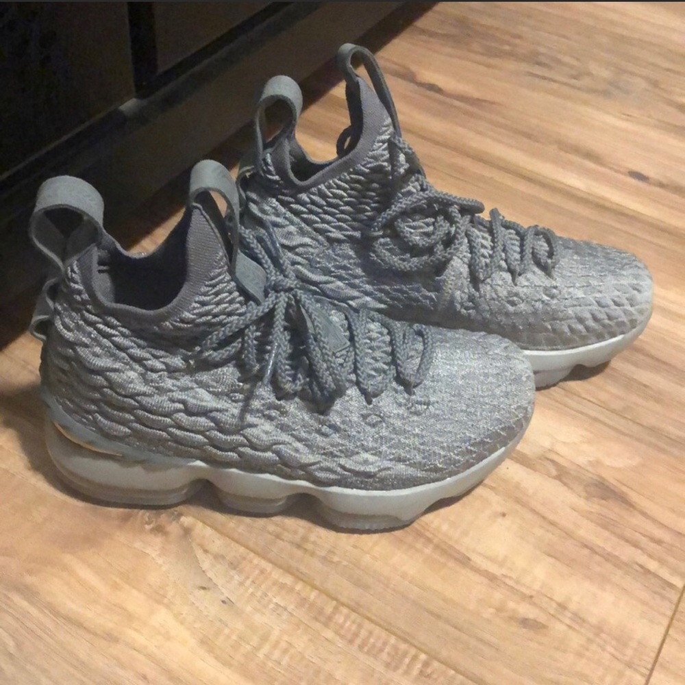 4.5 Lebron 15s excellent condition